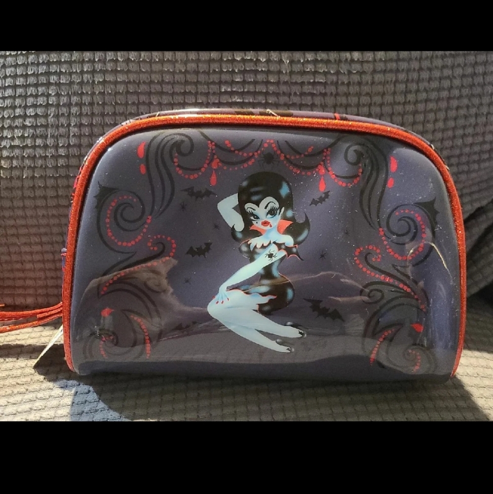 Cosmetic bag